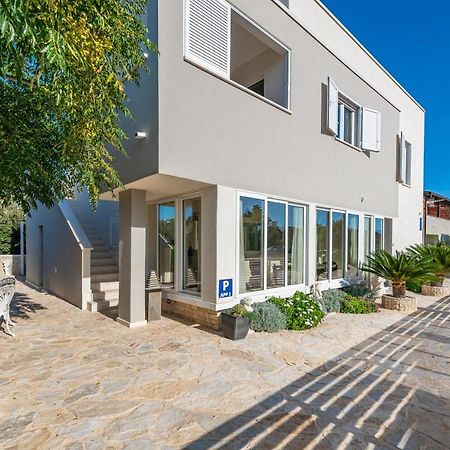 Hibiskus App1 Apartment Vir Bagian luar foto