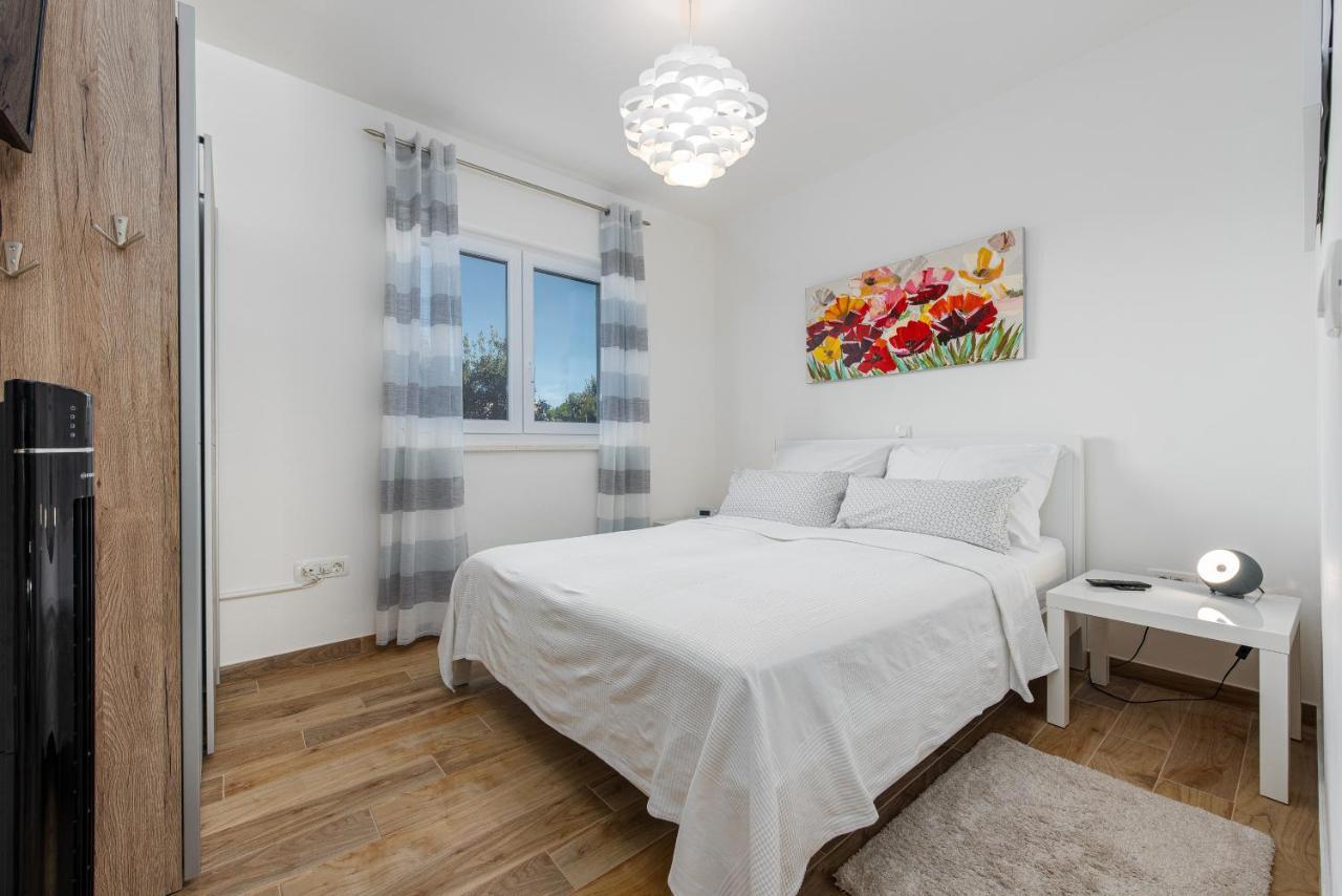 Hibiskus App1 Apartment Vir Bagian luar foto