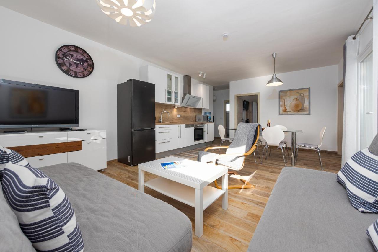 Hibiskus App1 Apartment Vir Bagian luar foto