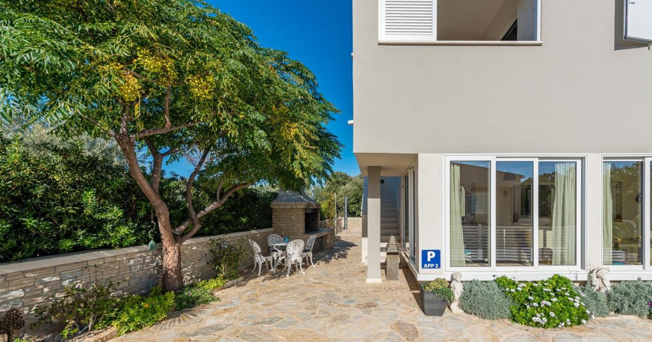 Hibiskus App1 Apartment Vir Bagian luar foto