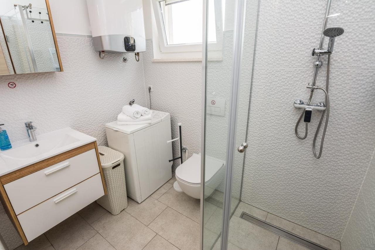 Hibiskus App1 Apartment Vir Bagian luar foto